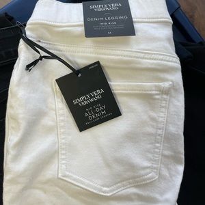 White denim leggings